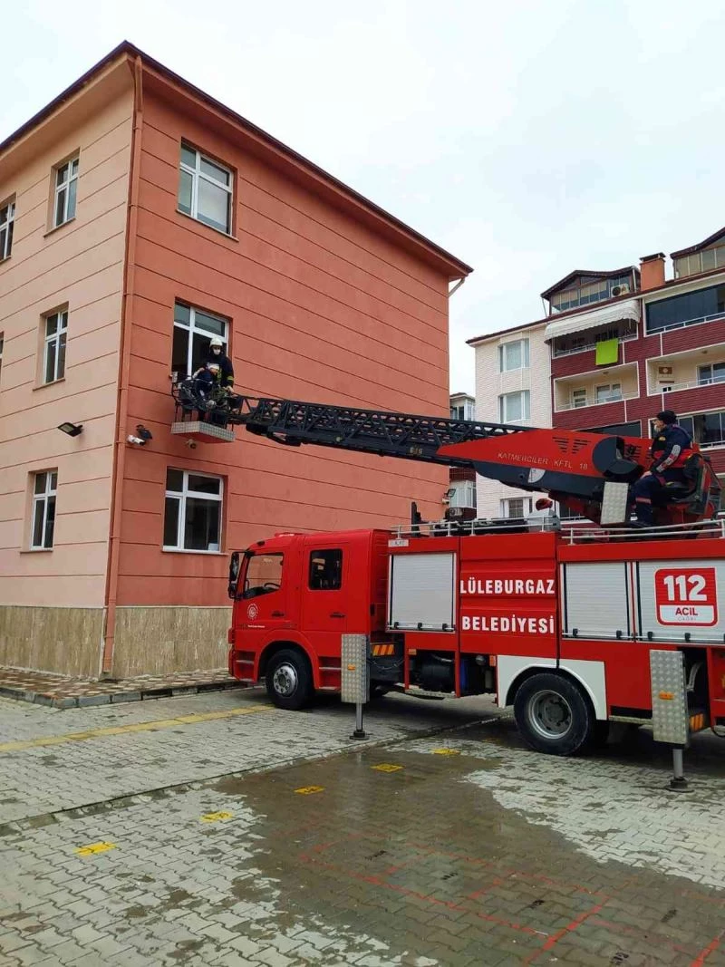 Lüleburgaz’da okullarda gerçeği aratmayan deprem tatbikatı
