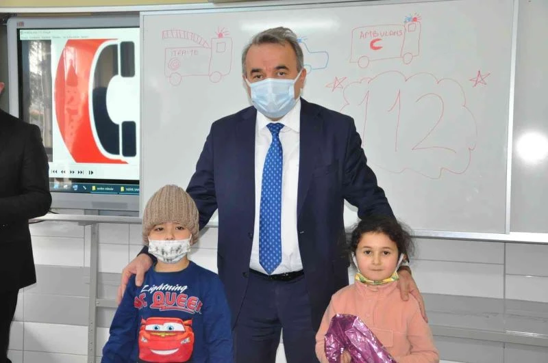 Örgü kursiyerleri minik kalpleri ısıttı
