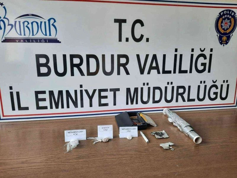 Uyuşturucu çıkan araçtaki 4 kişi gözaltına alındı, savcılık sorgusu ardından serbest bırakıldı
