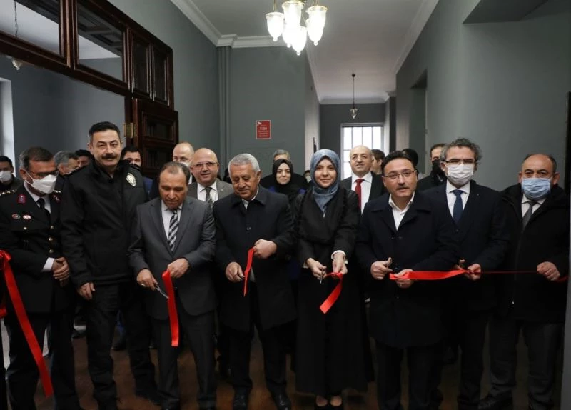 Hacer Ercan Karma Resim Sergisi görücüye çıktı
