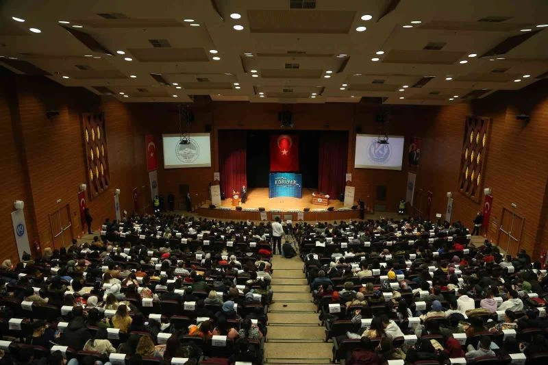 Başkan Büyükkılıç: “Üniversite öğrencilerimiz Kariyer Merkezi ile mutlaka tanışsın”
