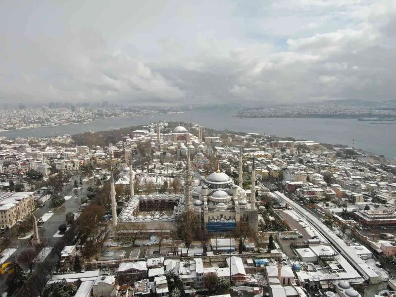 Tarihi yarımada beyaza büründü ortaya kartpostallık görüntüler çıktı