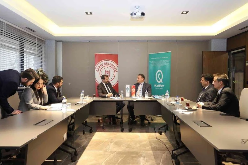 Gürsu Belediyesi gençlerin yolunu aydınlatıyor
