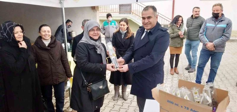 Seyitgazili kadınlara lavanta fidanı dağıtıldı
