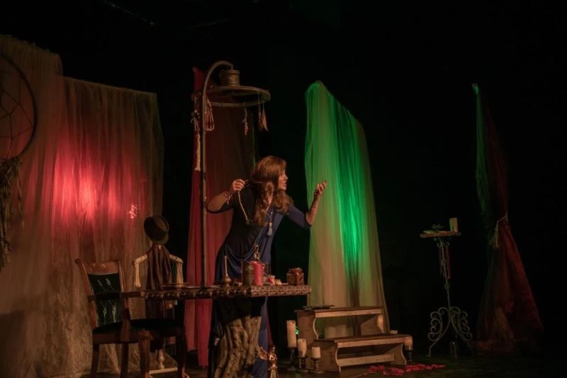 Berna Laçin Kuşadası’nda Kadınlar İçin Sahne Aldı
