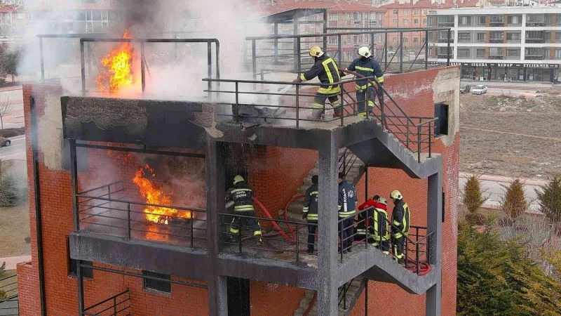 Konya Büyükşehir itfaiyesi farklı ülkelerden itfaiyecilere eğitim veriyor
