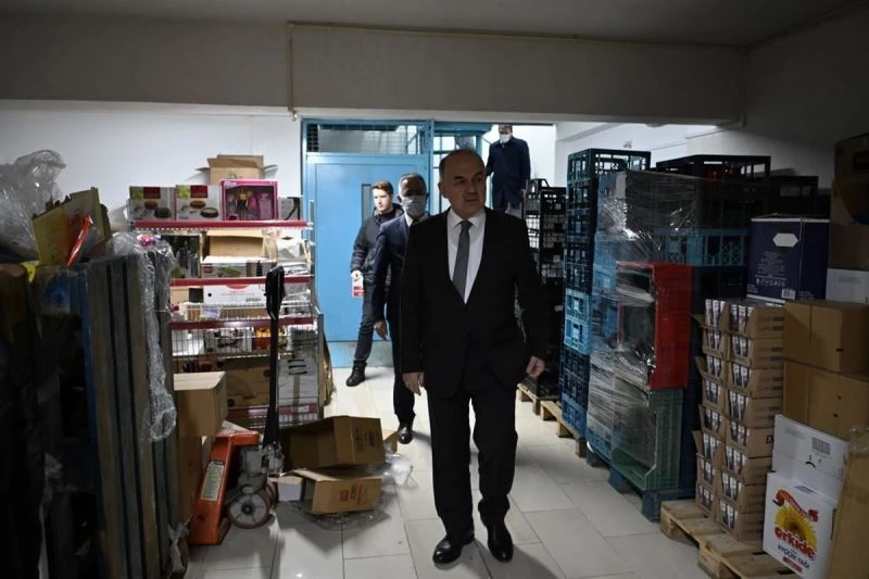 Vali stokçu denetimine katıldı
