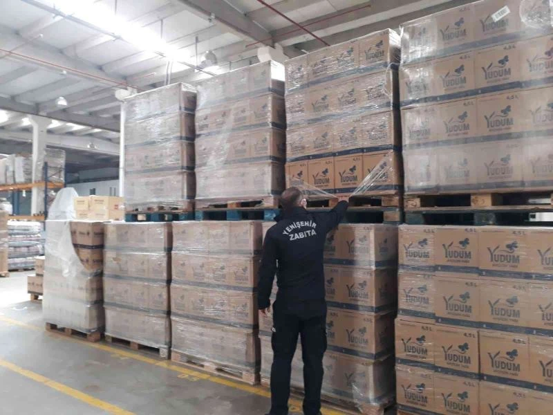 Diyarbakır’da market deposunda 10 ton stoklanmış yağ bulundu
