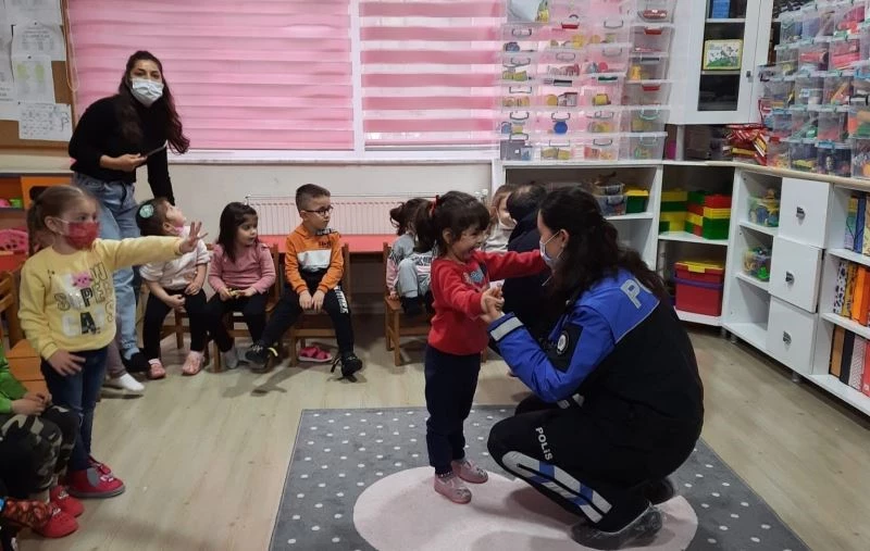 Polis ablaları anlattı minikler can kulağıyla dinledi
