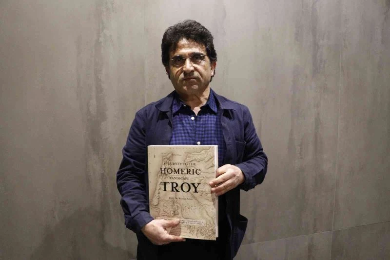 Troya Kazıları Başkanı Aslan, çıkardığı İngilizce kitabıyla Çanakkale ve Troya’yı anlattı
