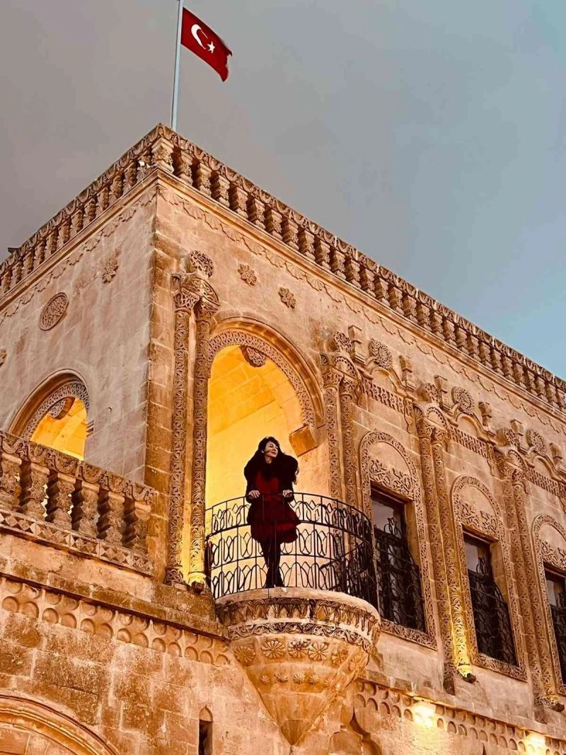 Blogger Korzay, Mardin’de 24 saat içinde 7 tarihi mekanı tanıttı
