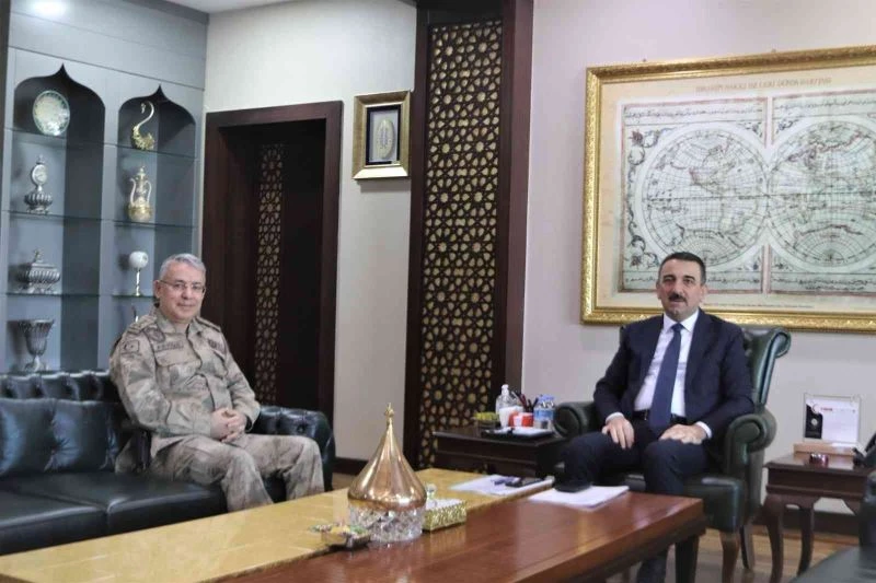 Tümgeneral Kurtoğlu’ndan Vali Hacıbektaşoğlu’na ziyaret

