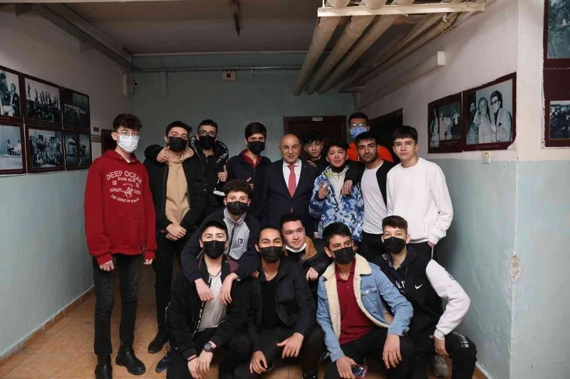 Başkan Altınok lise öğrencileriyle buluşarak taleplerini dinledi
