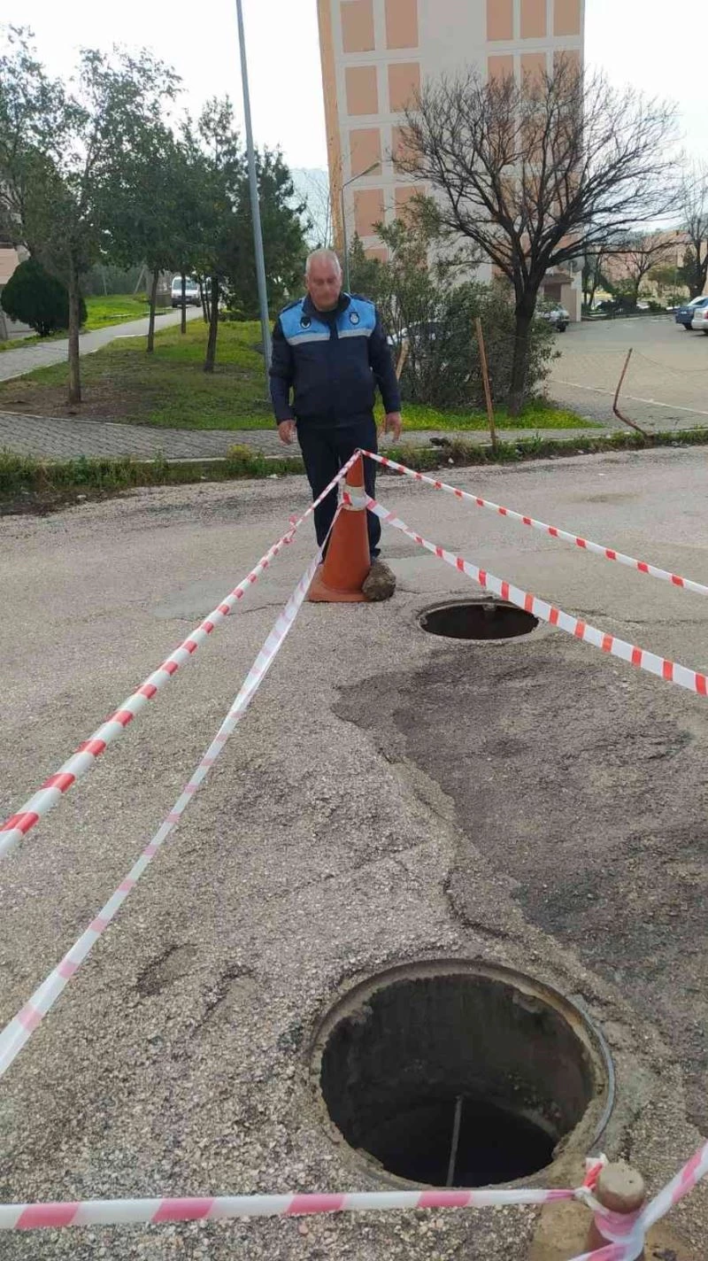 Hırsızlar rögar kapaklarını çaldı
