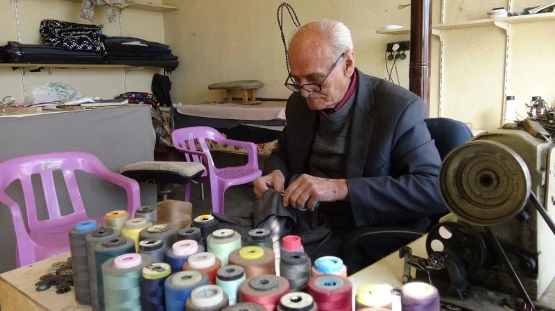 Gercüş’te yarım asırlık terzi mesleğini sürdürüyor
