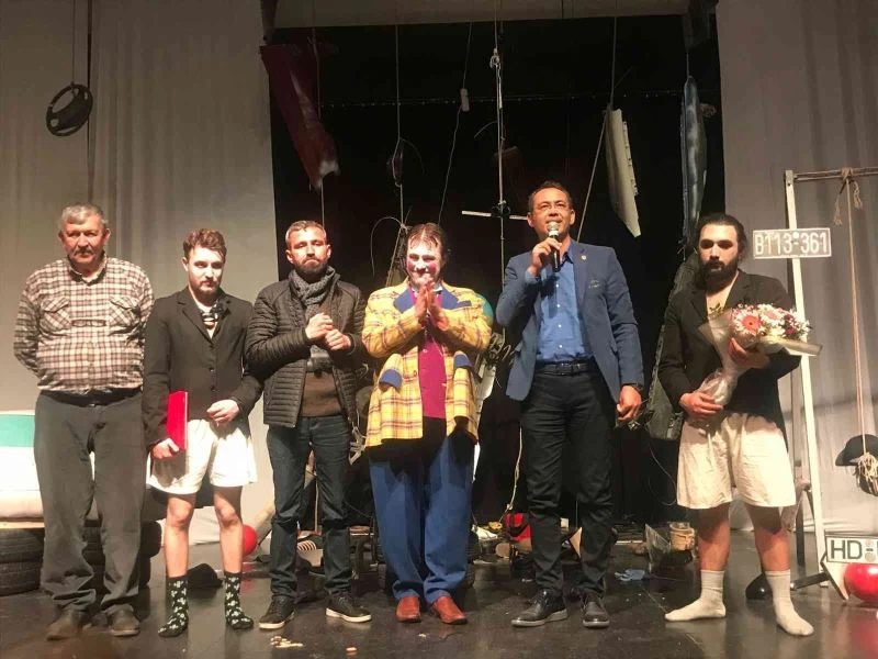 Eskişehir Sui Generis Tiyatro Antalya seyircisi ile buluştu
