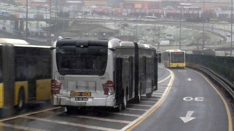 Haramidere’de metrobüs kazası: 4 yaralı

