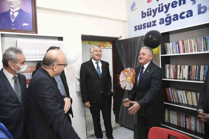 Yavuz Selim Ortaokulu kütüphanesine kavuştu
