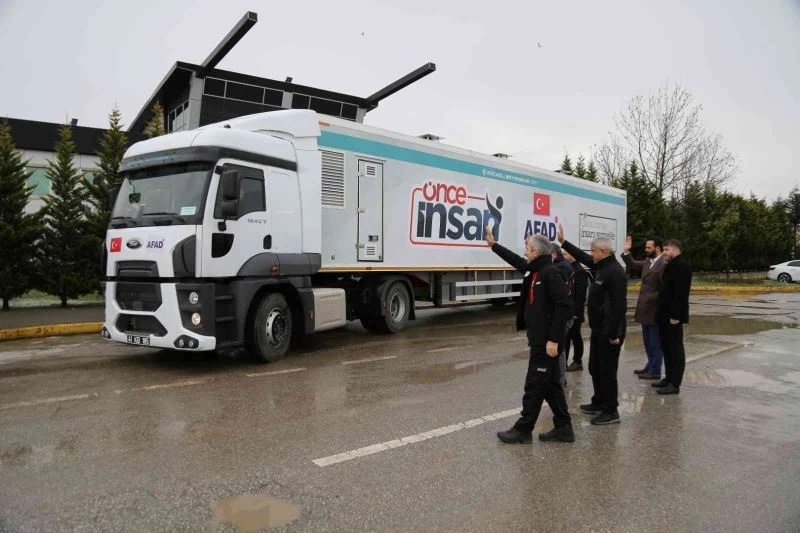 Kocaeli Büyükşehir Belediyesi, yemek tırını Ukrayna’ya gönderdi
