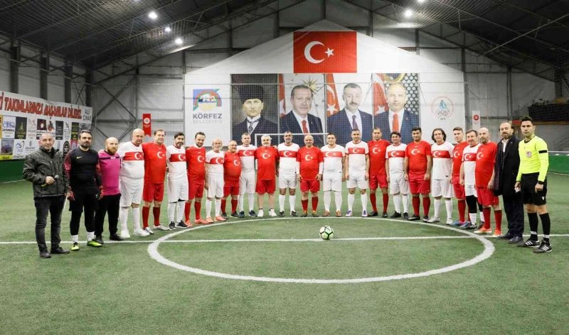 Protokol üyeleri şöhretler maçında forma giydi
