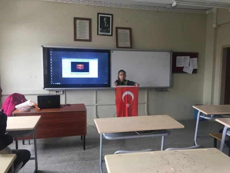 İstiklal Marşını en güzel okudu ödülü kaptı
