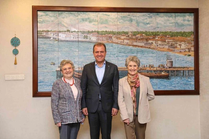 Başkan Seçer, Türkiye’nin ilk kadın il belediye başkanı Müfide İlhan’ın kızlarını ağırladı
