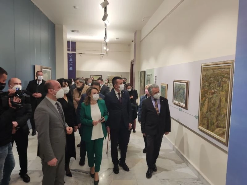 Usta Türk kadın sanatçılarının eserlerinden oluşan Renk Ahenk Mihenk sergisi açıldı
