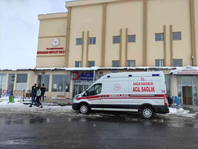 Ardahan’da 42 öğrenci zehirlenme şüphesiyle hastaneye kaldırıldı
