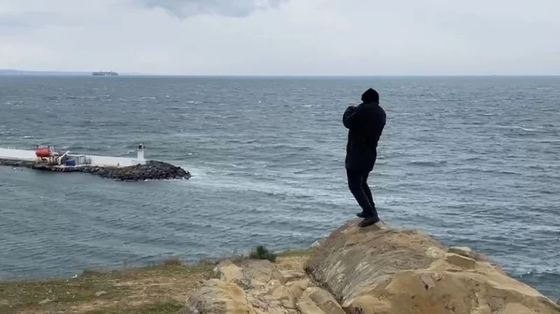 Tekirdağ’da şiddetli fırtına: Çekim yapan gazeteciler güçlükle ayakta durabildi
