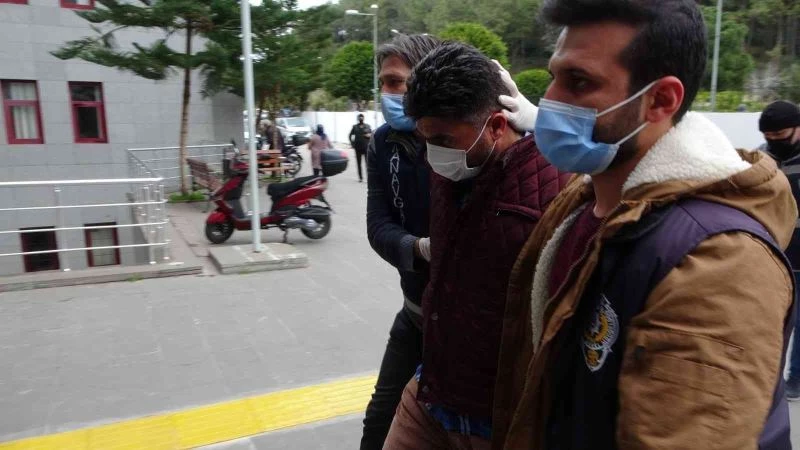 Eşini öldürüp oğlunu bıçaklayan sanık, 