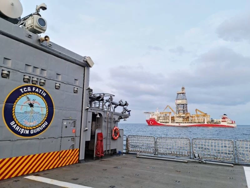 TCG Fatih tarafından Kanuni sondaj gemisine refakat
