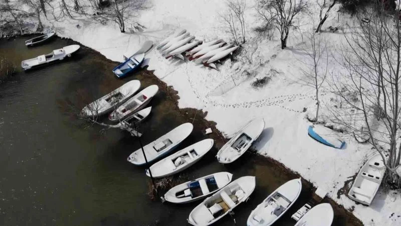 Terkos Gölü’nde kartpostallık kar manzarası
