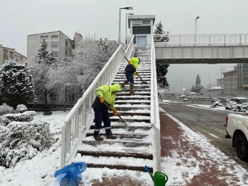 Kocaeli’de üst geçitler ve yaya yolları açık

