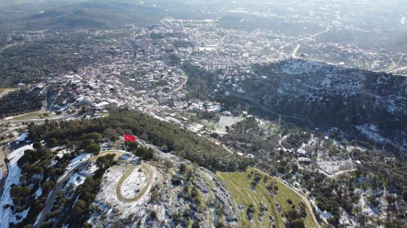 Aydın’da yüksek kesimler beyaza büründü
