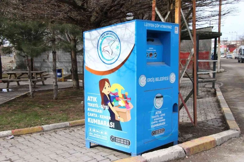 Erciş’te ‘giysi kumbarası’ uygulaması
