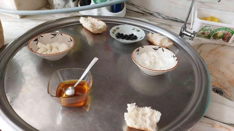 Küçükçekmece’de önce kahvaltı yaptı sonra televizyonu çaldı
