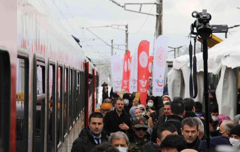 Kocaeli’deki Büyükderbent Tren İstasyonu yeniden açıldı

