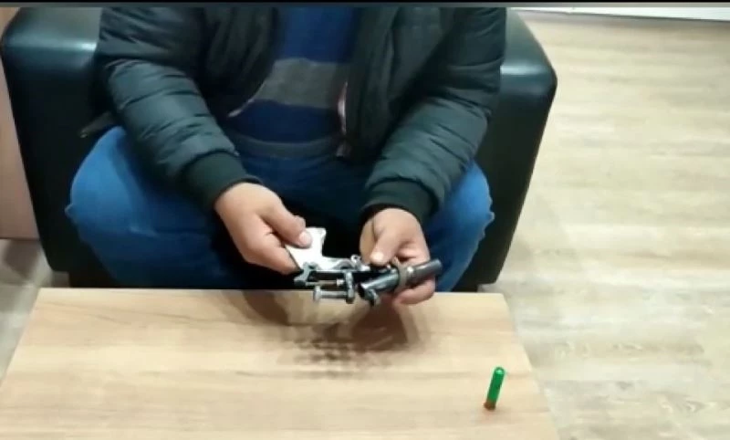 Polisin operasyonunda ele geçirildi, kendi silahını üretmiş
