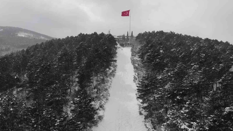 Kar yağışı sonrası Aydos Ormanı’nda kartpostallık görüntüler oluştu
