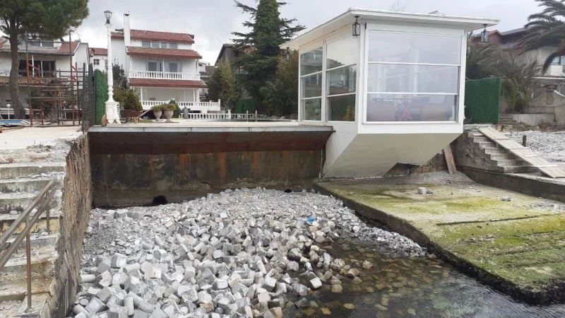 Denizi usulsüz dolduran vatandaşın yalısı mühürlendi
