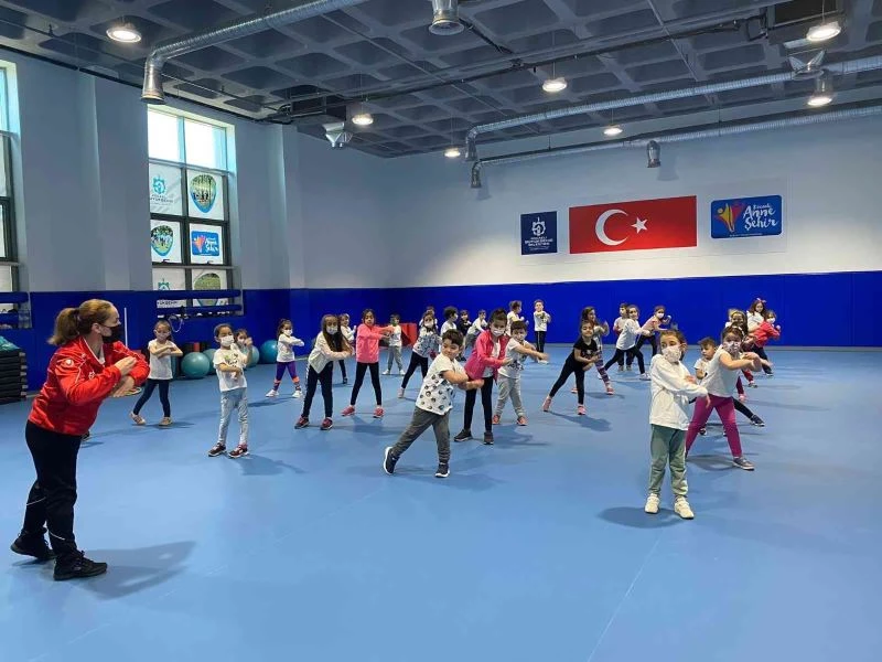 Çocuklara zumba dersi
