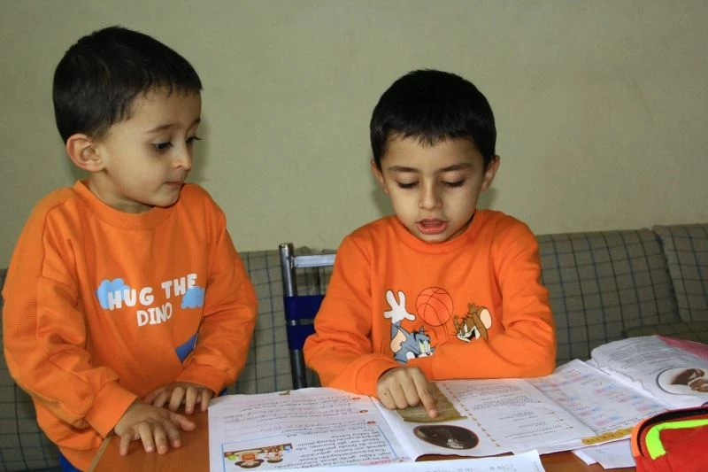 Hakkarili minik kardeşlerin İstiklal Marşı tutkusu
