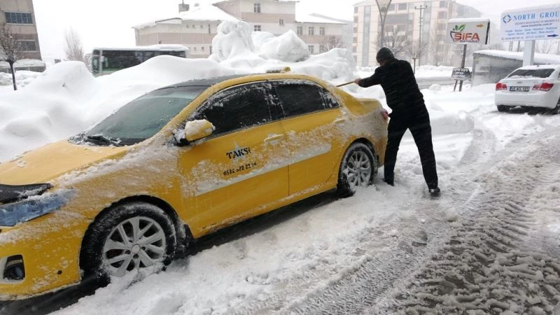 Bitlis’te 198 köy yolu ulaşıma kapandı
