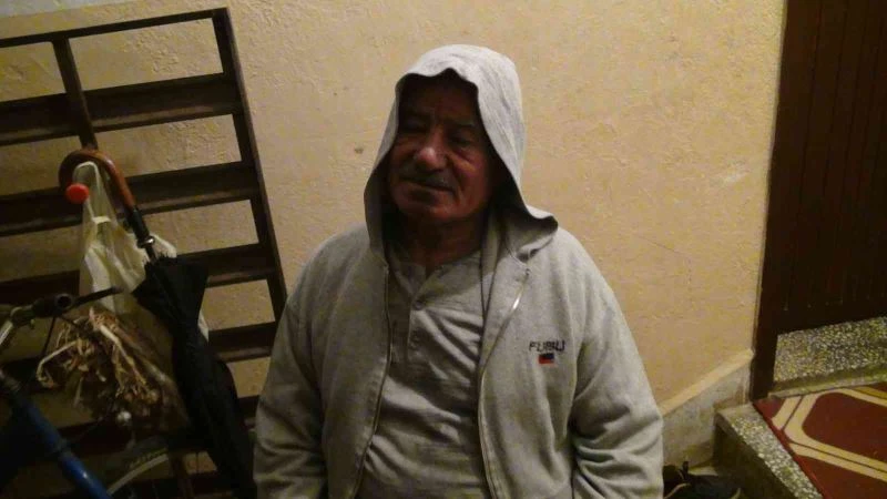 Yatağında dinlediği radyo evini yakıyordu
