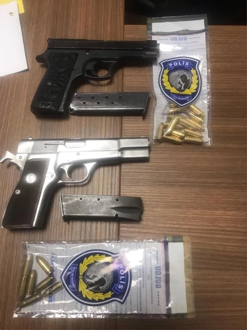 İstanbul’da kaçak kumarhaneye baskın: Polise mukavemet gösteren 4 şüpheli ise gözaltına alındı
