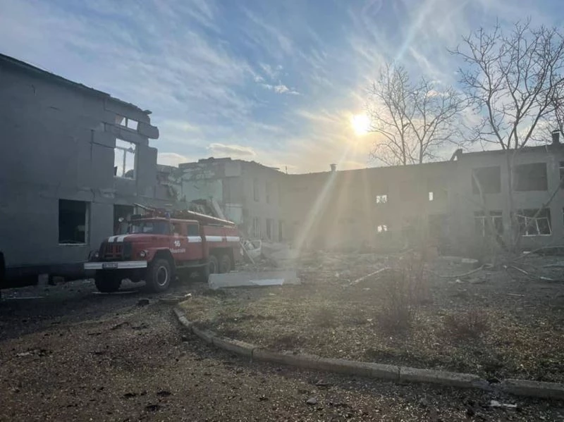 Rusya, Mıkolayiv’de okulu vurdu
