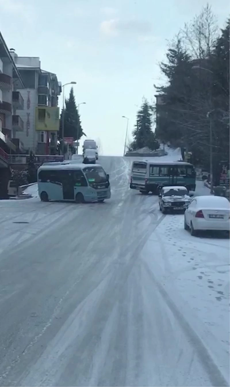 Sürücülerin ve vatandaşların buzlu yollarla imtihanı kameralara yansıdı
