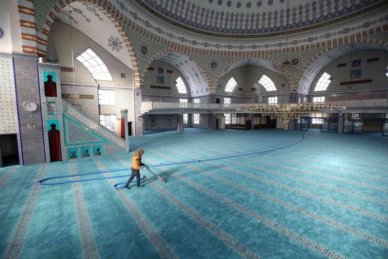 Nilüfer’deki ibadethanelerde temizlik başladı
