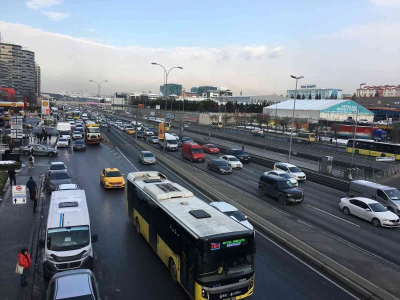 İstanbul’da kar tatilinin ardından trafik yoğunluğu yüzde 50’yi geçti
