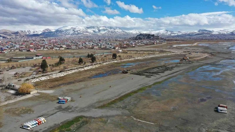 Van Büyükşehir Belediyesinden İskele sahiline yeni park
